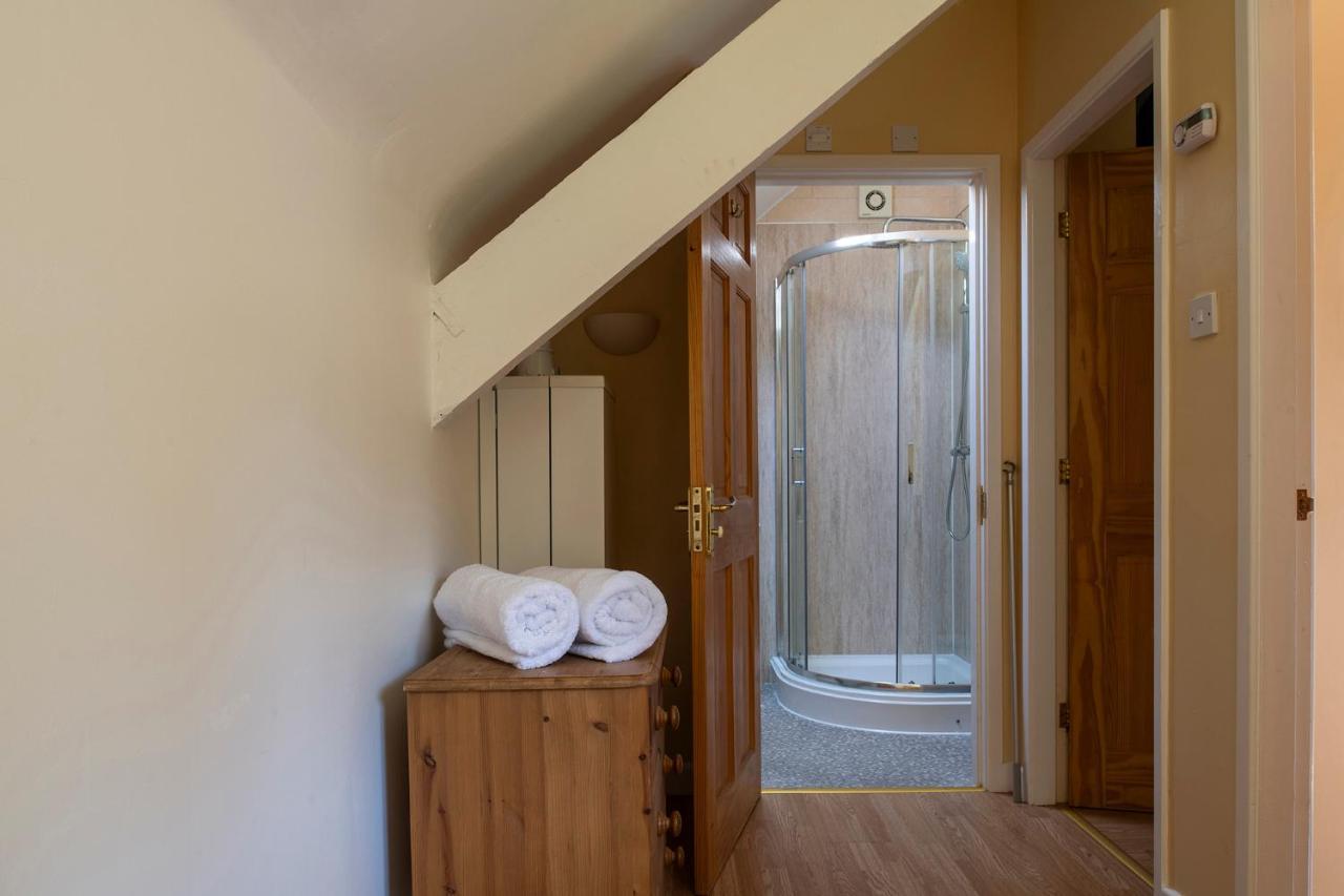 The Coachhouse - Cottage With Private Hot Tub Colwyn Bay Kültér fotó
