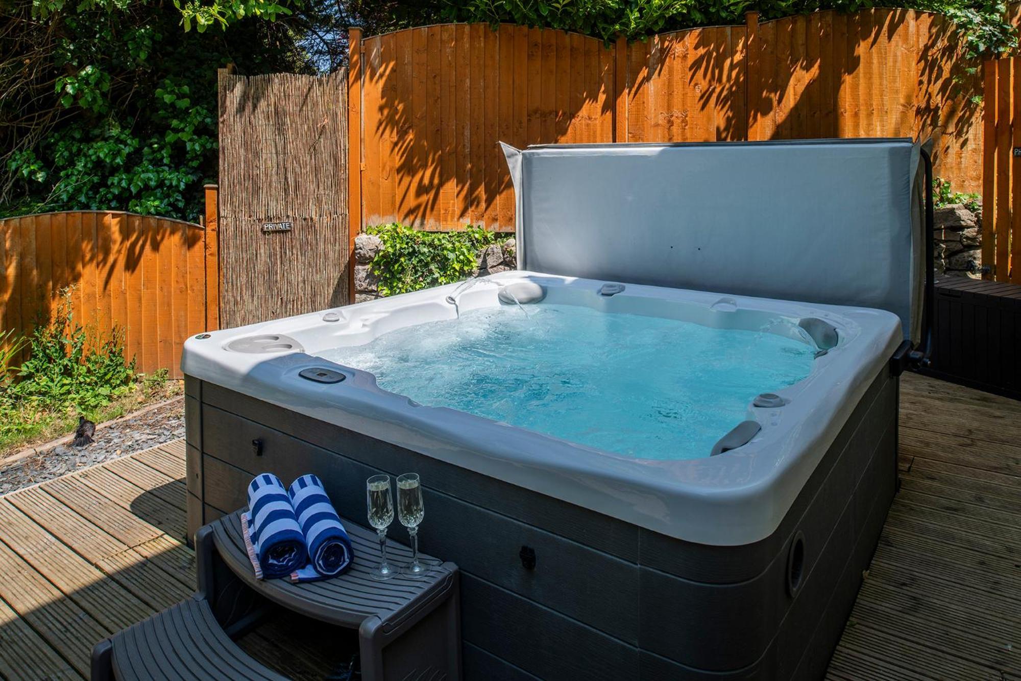 The Coachhouse - Cottage With Private Hot Tub Colwyn Bay Kültér fotó